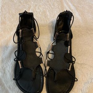 BLACK AND GOLD MADELEINES SANDALS